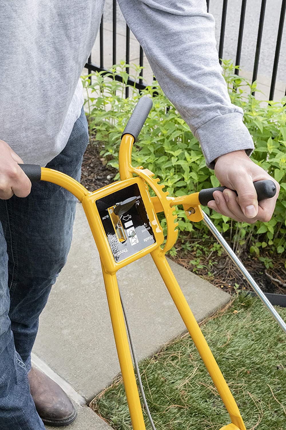 101-5.5GT-7Gas Powered Lawn Edger, 5.50 Gross Torque/3.5 Engine 7′′ Wheels